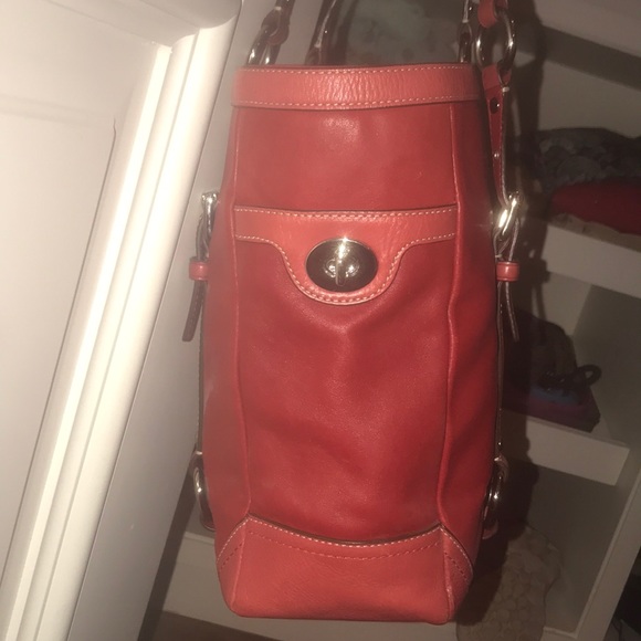 Authentic Coach Red Leather Gallery Lunch Tote. - Picture 4 of 5